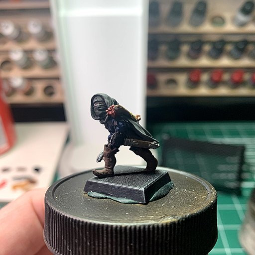 Games Workshop Ranger crouching with sword by terpmeister | Paint Pad