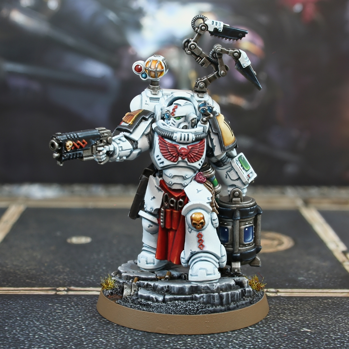 Space Marine Apothecary Biologis